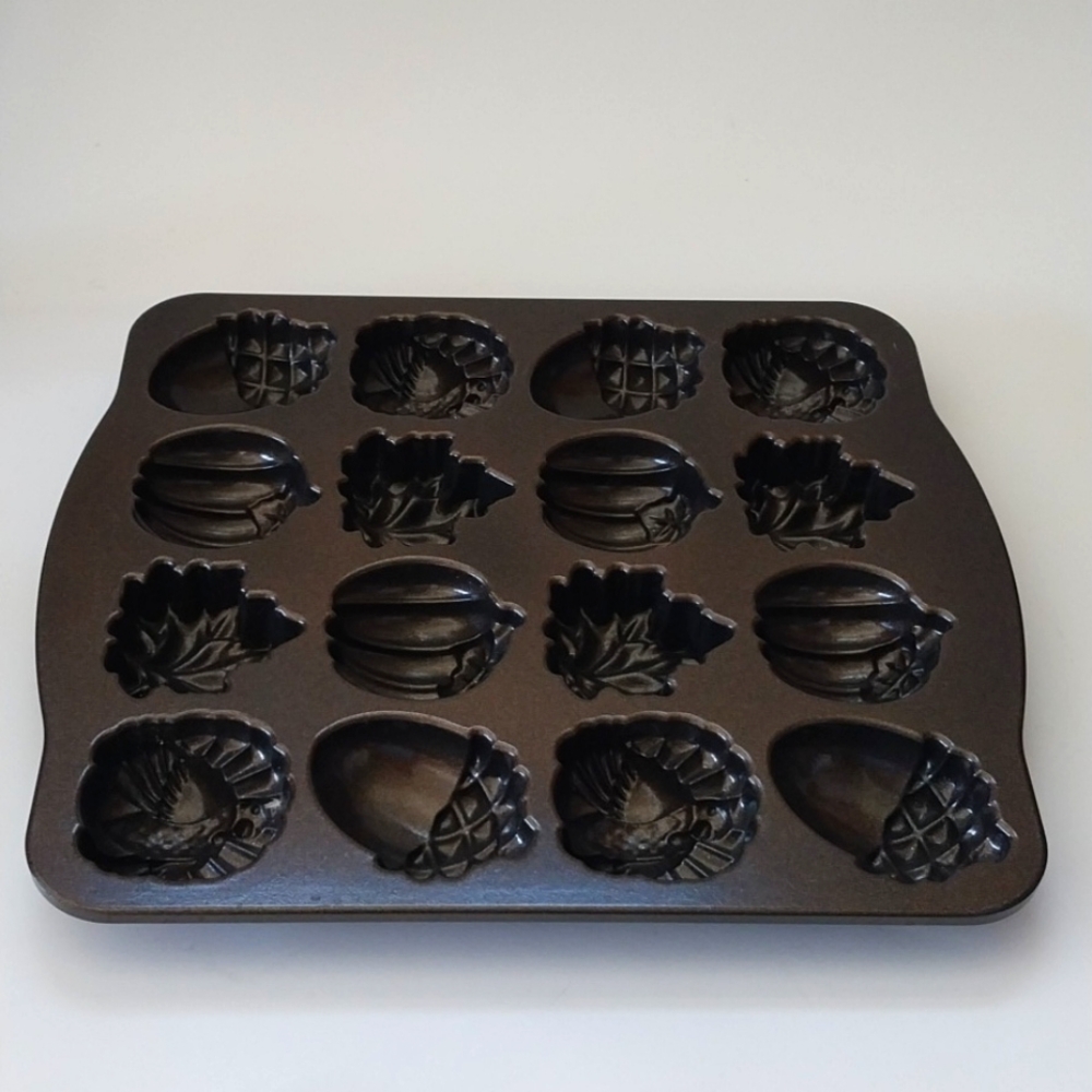 Nordic Ware Autumn Cast Metal Cakelet Pan acorns pumpkins leaves & turkey shapes